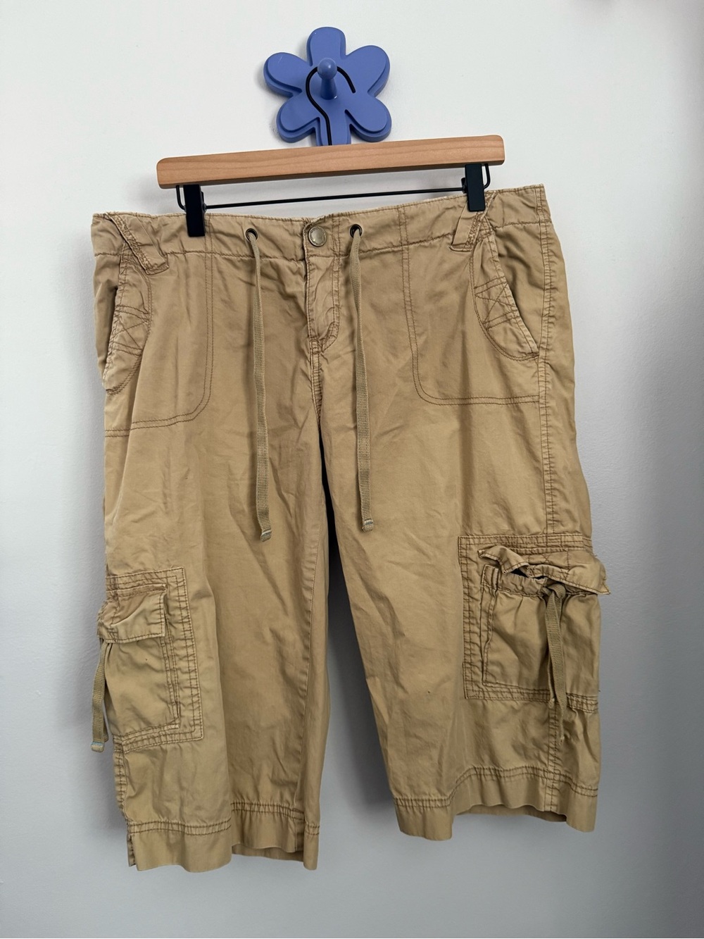 American Eagle Y2K Size 12 Mid Rise Cargo Shorts Utility Tan Neutral Skater 90s